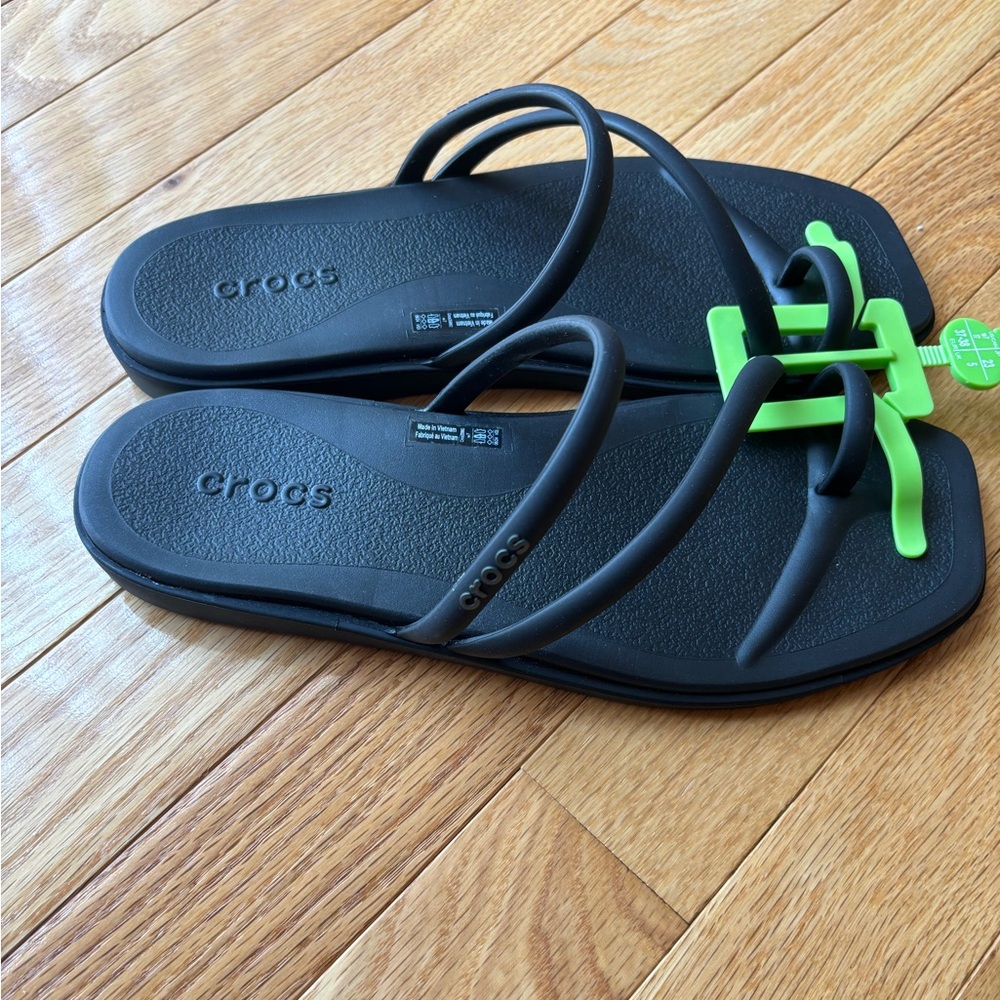 New Crocs Miami Toe Loop Sandal - Women's size 7